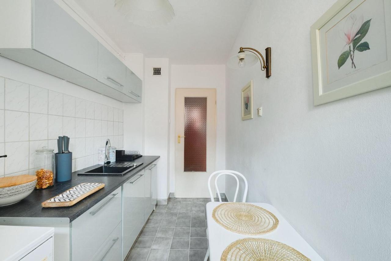 2 Bedroom Apartment In Green Location Warsawa Bagian luar foto